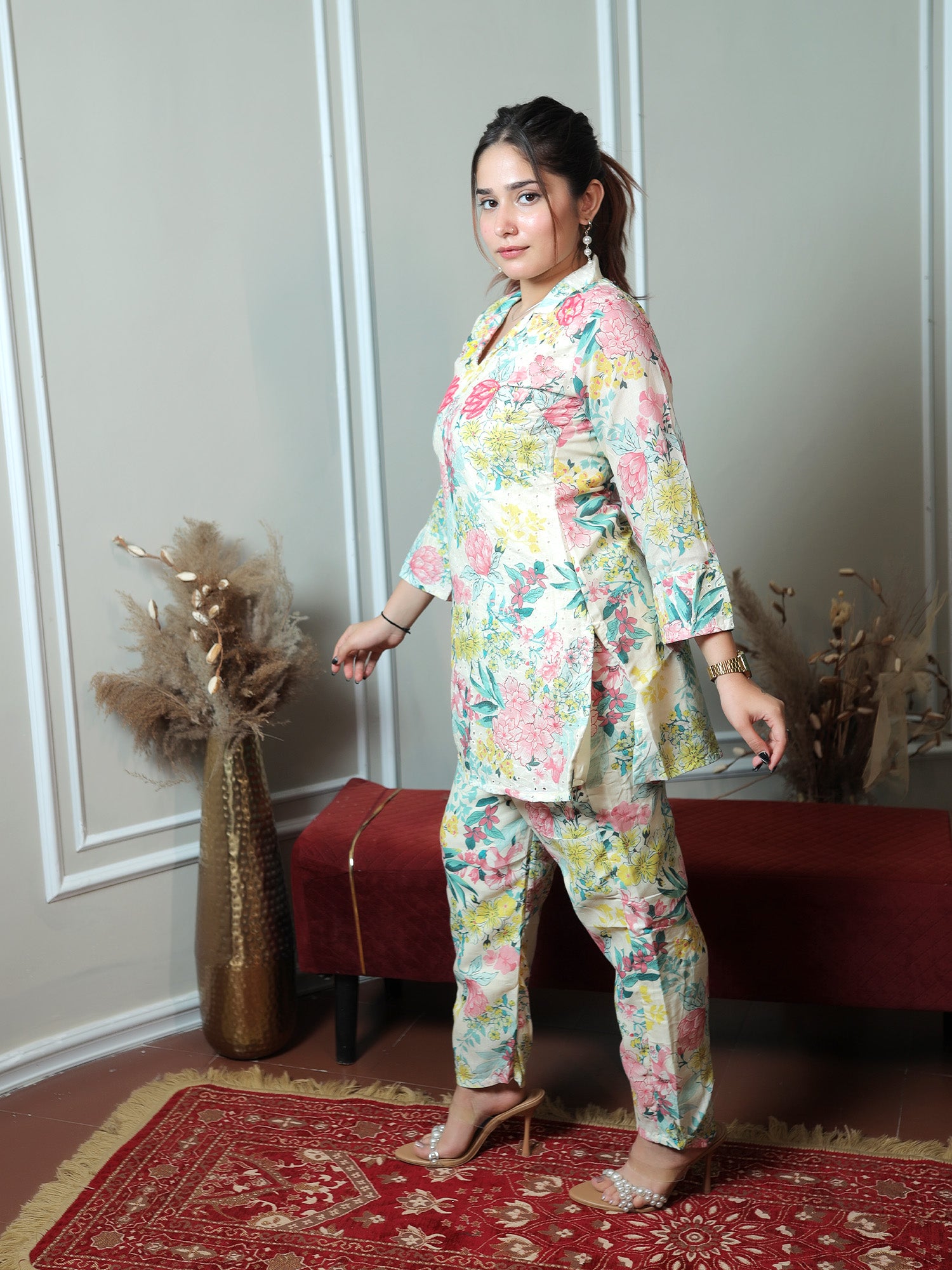 white schiffli multicolour Set